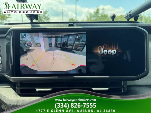 Used 2024 Jeep Gladiator Sport AWD/4WD image 23