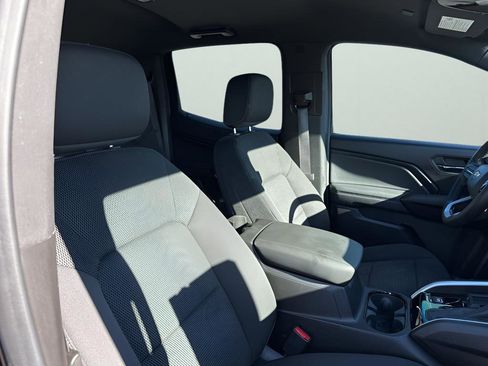 Used 2024 Chevrolet Colorado LT image 14