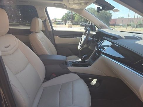 Certified 2025 Cadillac XT6 Premium Luxury image 16