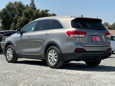 Used 2016 Kia Sorento LX w/ LX Convenience Package FWD image 7