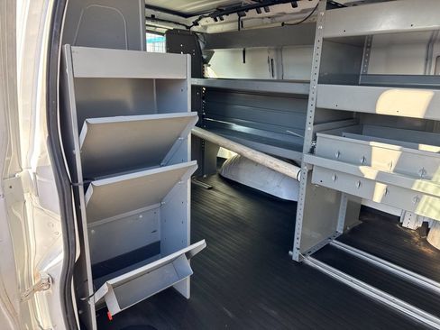 Used 2015 Chevrolet Express 2500 RWD image 20