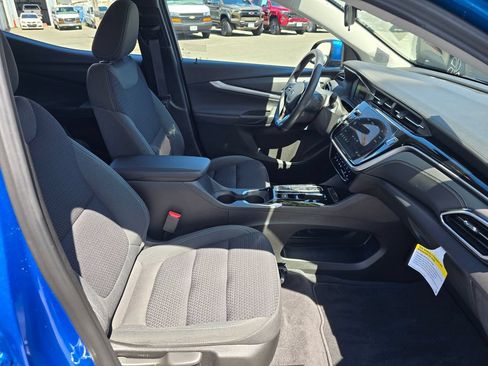 Used 2022 Chevrolet Bolt EUV LT w/ Comfort Package FWD image 11