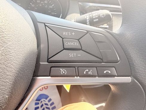 Used 2017 Nissan Rogue S image 17