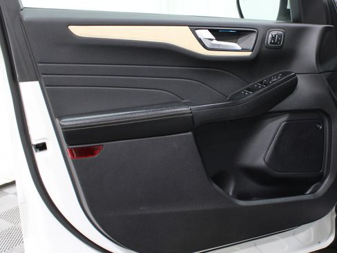 Used 2022 Ford Escape Titanium w/ Titanium Elite Package image 6