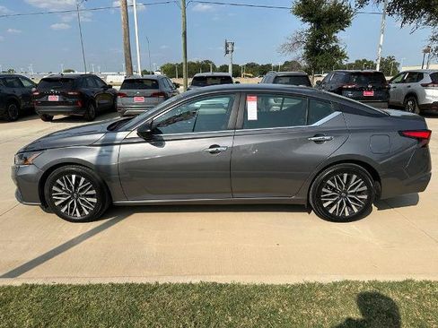 Certified 2025 Nissan Altima 2.5 SV FWD image 10