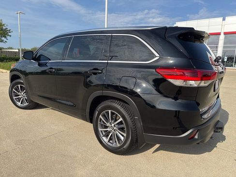 Used 2017 Toyota Highlander XLE AWD/4WD image 5