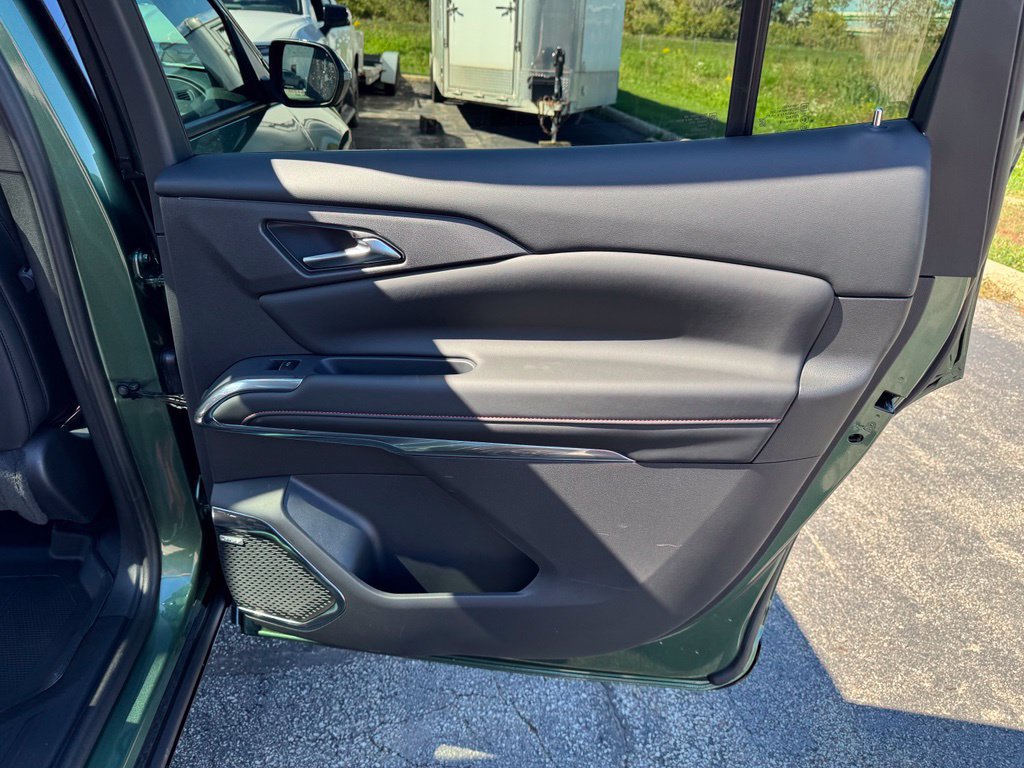 New 2027 Chevrolet Traverse RS w/ LPO, Floor Liner Package AWD/4WD image 23