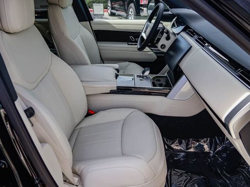New 2026 Land Rover Range Rover SE image 17