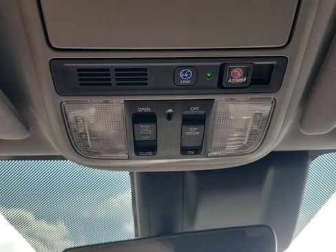 Used 2018 Honda Odyssey Elite image 25