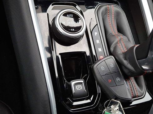 Used 2024 Chevrolet Colorado Z71 w/ Z71 Convenience Package 2 image 24