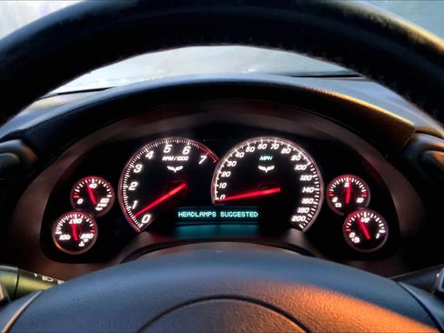 Used 2006 Chevrolet Corvette Coupe w/ Preferred Equipment Group RWD image 18