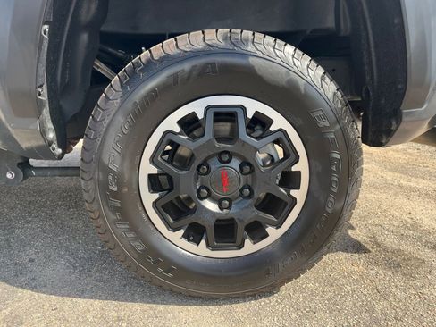 Used 2024 Toyota Tacoma w/ TRD Package image 28