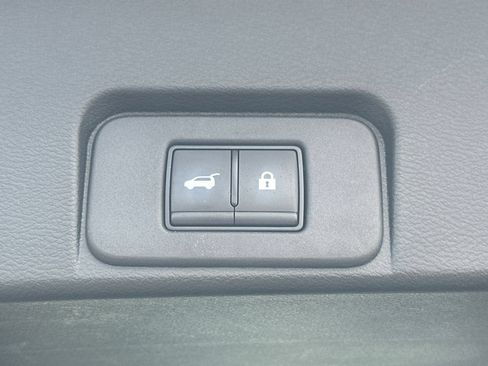 Used 2025 Nissan Rogue SV AWD/4WD image 21