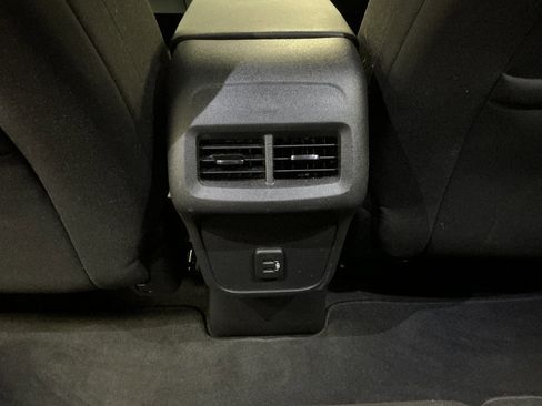 Used 2019 Chevrolet Equinox LT FWD image 23