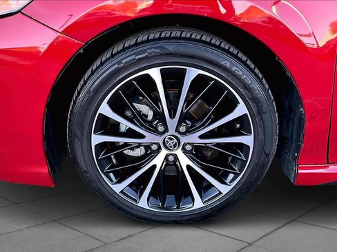 Used 2019 Toyota Camry SE image 10