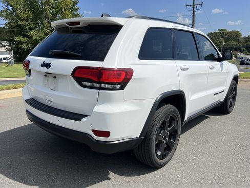 Used 2019 Jeep Grand Cherokee Laredo RWD image 13