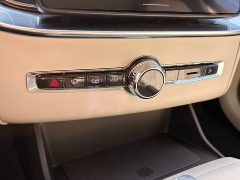 New 2026 Volvo XC90 B6 Ultra w/ Protection Package image 18