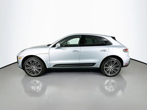 Used 2025 Porsche Macan image 2