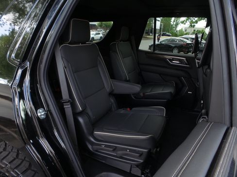 Used 2025 GMC Yukon Elevation w/ Elevation Premium Package AWD/4WD image 38