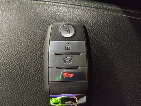 Used 2017 Kia Niro LX image 32