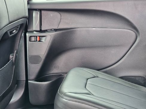 New 2027 Chrysler Pacifica Select FWD image 19