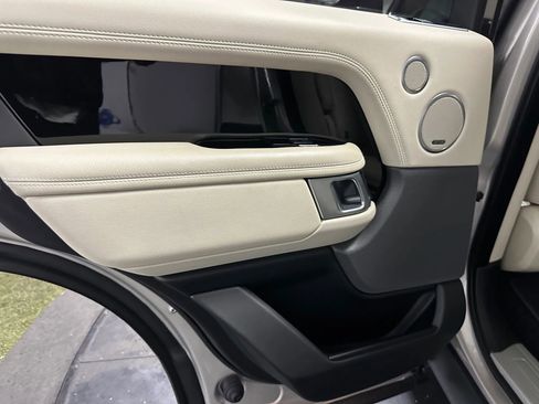 Used 2021 Land Rover Range Rover image 18