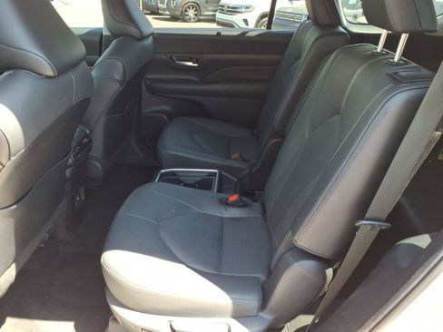 Used 2024 Toyota Grand Highlander AWD image 16