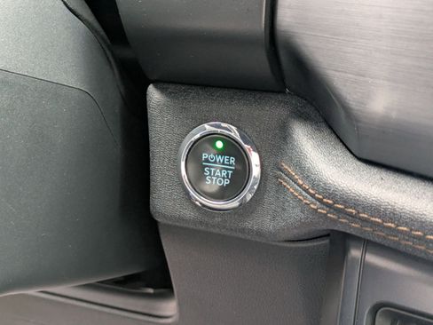 Used 2022 Ford F150 Lightning Lariat image 19