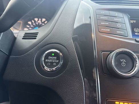 Used 2019 Ford Explorer XLT AWD/4WD image 29