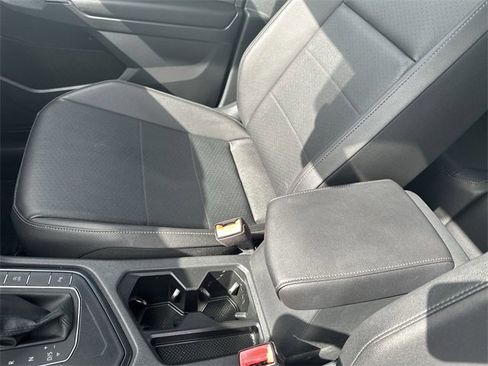 Used 2020 Volkswagen Tiguan SEL image 24
