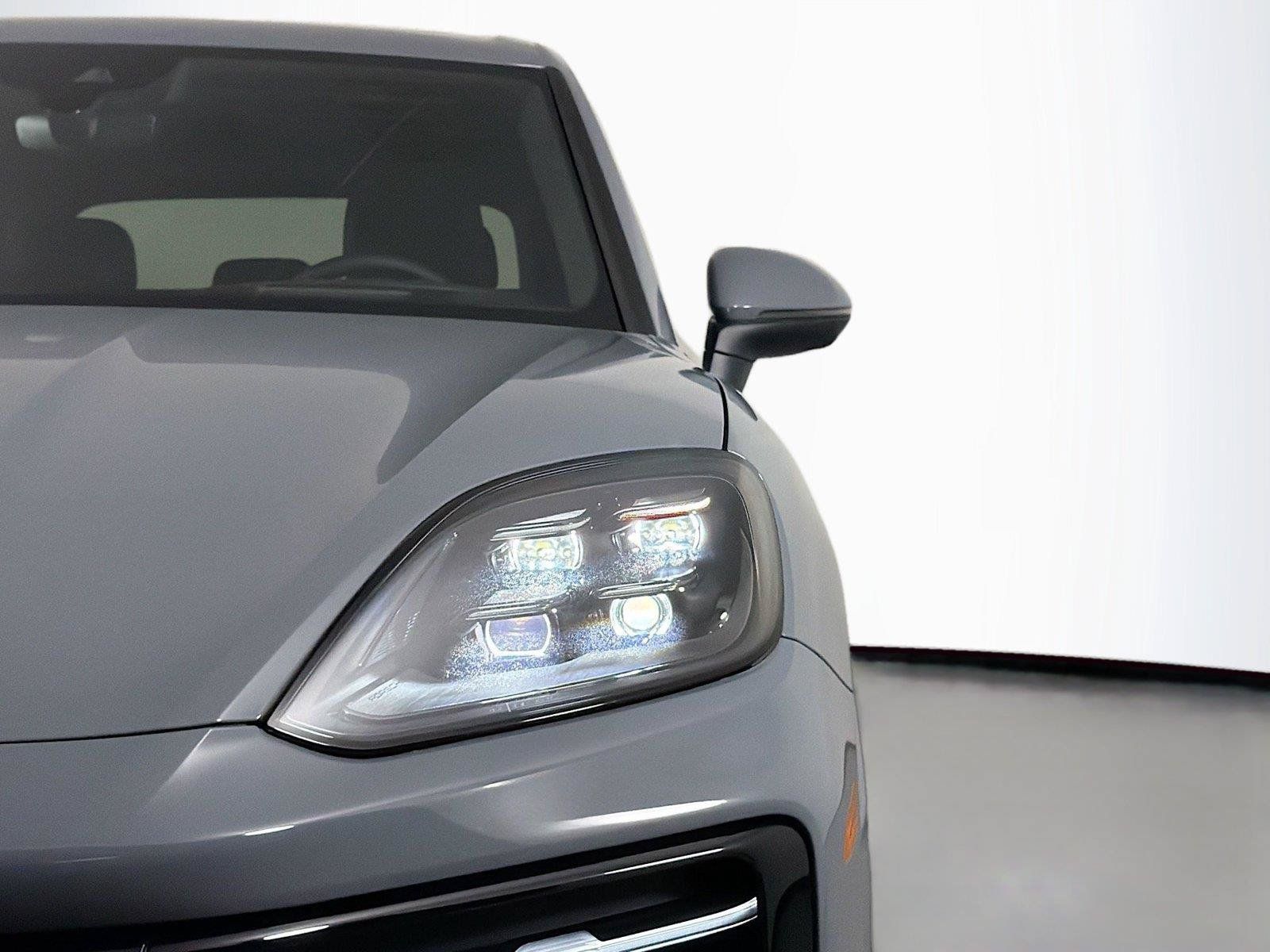 Certified 2025 Porsche Cayenne AWD/4WD image 15