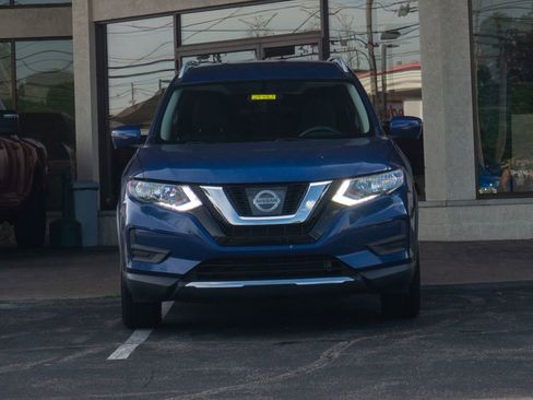Used 2017 Nissan Rogue SV w/ SV Premium Package AWD/4WD image 7