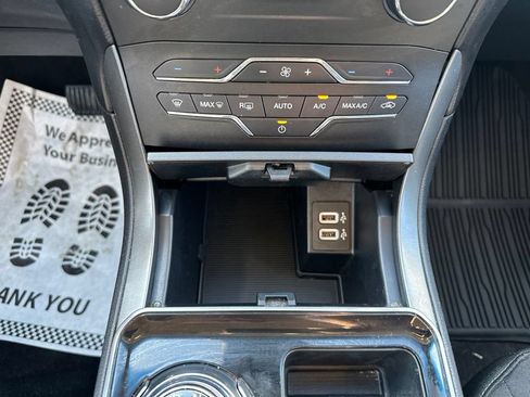 Used 2020 Ford Edge SE AWD/4WD image 19