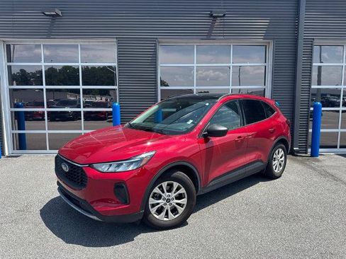 Certified 2025 Ford Escape Active FWD image 1
