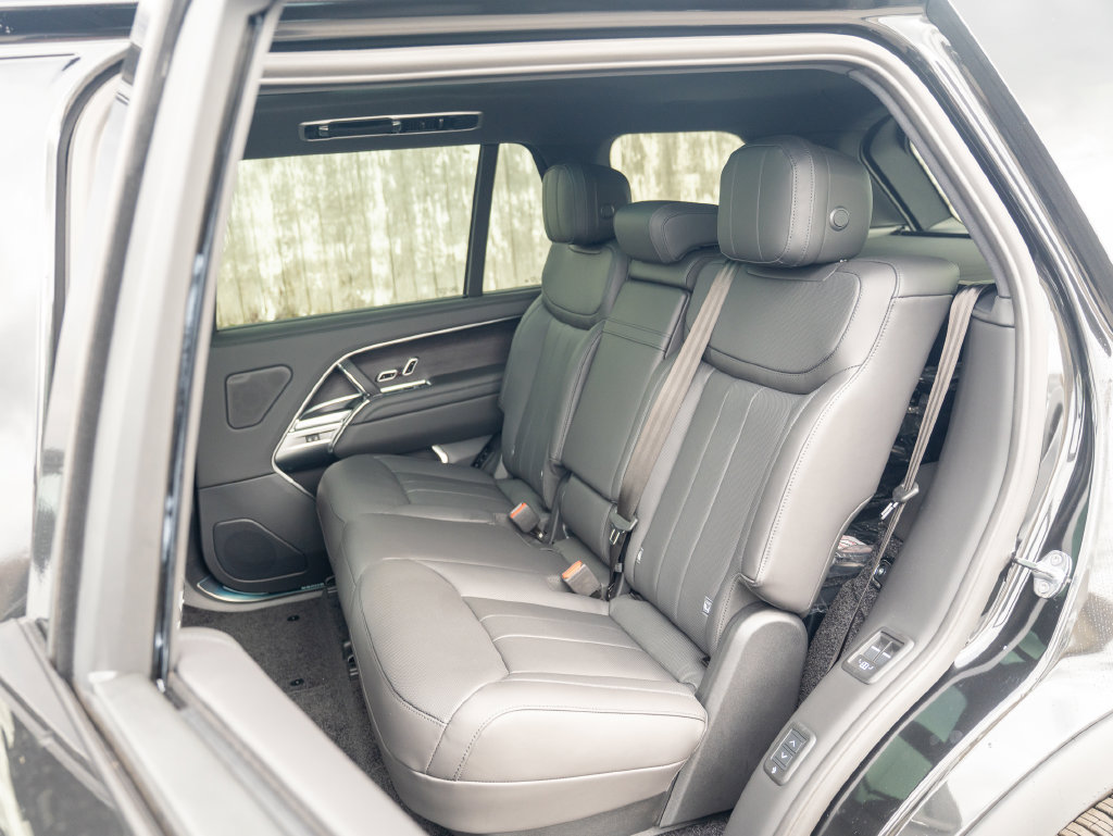 New 2027 Land Rover Range Rover Long Wheelbase SE AWD/4WD image 22