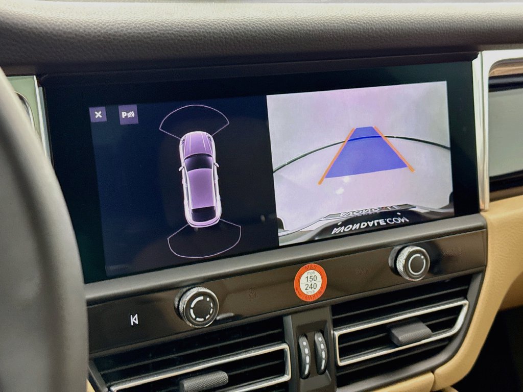 Certified 2025 Porsche Macan AWD/4WD image 20