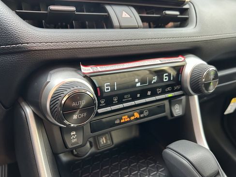 Used 2025 Toyota RAV4 XLE image 17
