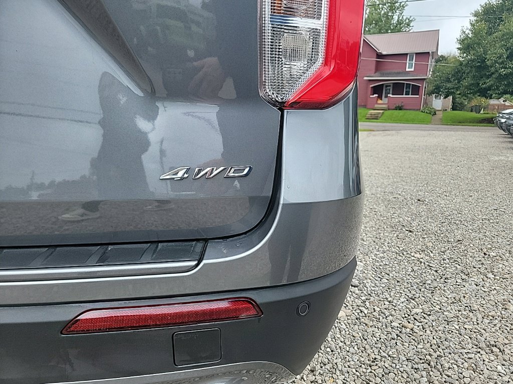 Used 2024 Ford Explorer XLT w/ Equipment Group 202A AWD/4WD image 11