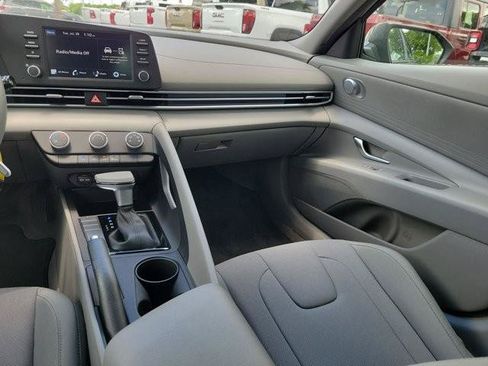 Certified 2026 Hyundai Elantra SE FWD image 16