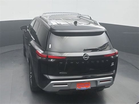 Used 2025 Nissan Pathfinder Platinum w/ Black Appearance Package image 24