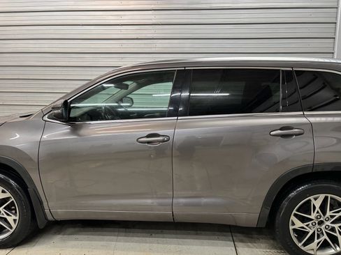 Used 2018 Toyota Highlander Limited Platinum image 7