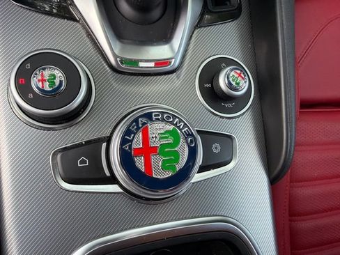 Used 2025 Alfa Romeo Giulia AWD w/ Veloce Package AWD image 23