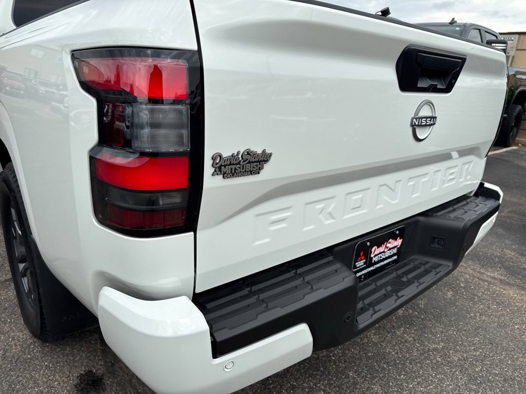 Used 2025 Nissan Frontier SV RWD image 43