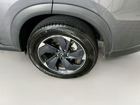 Used 2025 Nissan Rogue SV FWD image 11