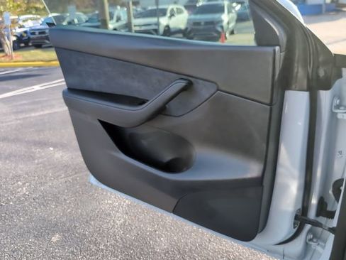 Used 2022 Tesla Model Y Long Range image 20