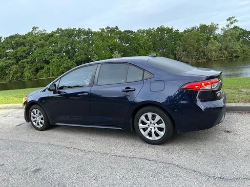 Used 2021 Toyota Corolla LE image 3