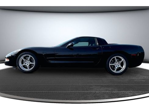 Used 2002 Chevrolet Corvette Coupe w/ Preferred Equipment Group2 RWD image 13