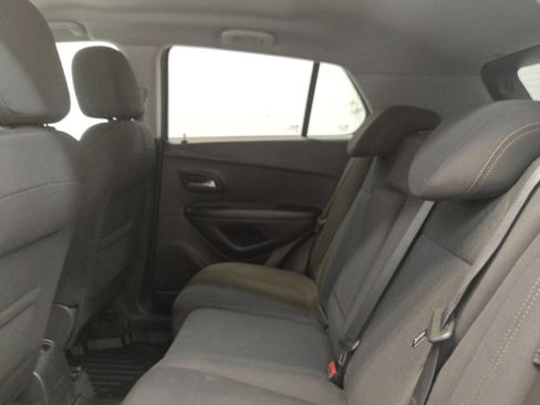 Used 2022 Chevrolet Trax LS w/ Tint and Cruise Package AWD/4WD image 18