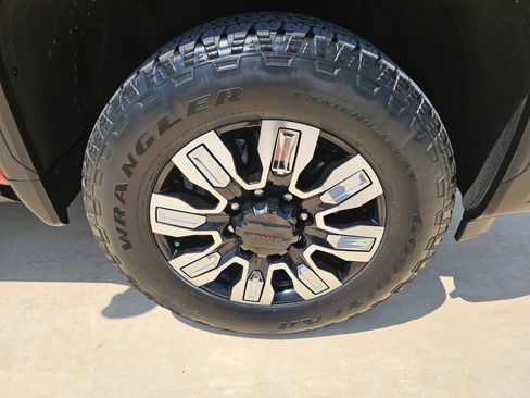Used 2024 GMC Sierra 2500 Denali w/ Denali Reserve Package AWD/4WD image 6