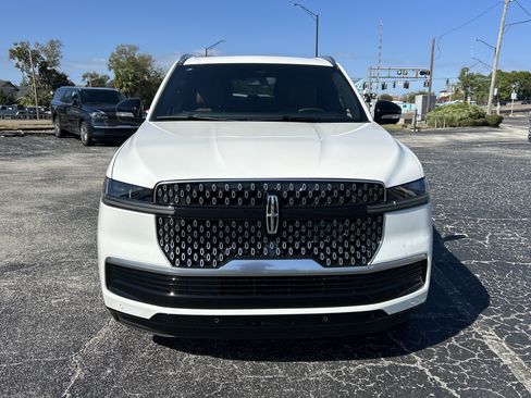 New 2026 Lincoln Navigator Reserve AWD/4WD image 9